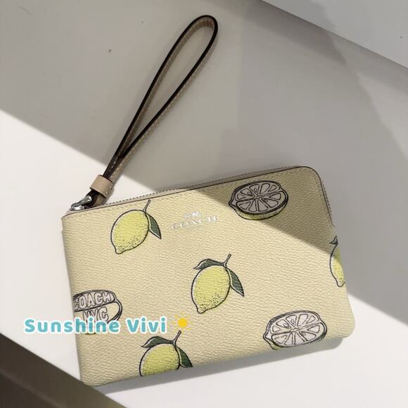 NWT Coach CBB80 Corner Zip Wristlet With Lemon Print Garden Glade Multi - Picture 1 of 6